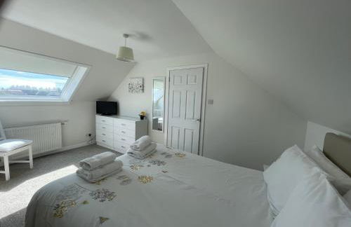 Self Catering house with lovely sea views, 44 Back - Photo 14