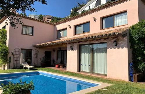 Villa Sitges Julia Vista Espectacular 2 k m s de la Playa Comoda & Area Tranquila Amplitud interior y plana - Foto 12