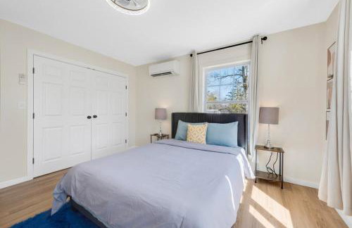 Spacious 5BR Home KING Bed Wi-Fi Parking - Foto 13