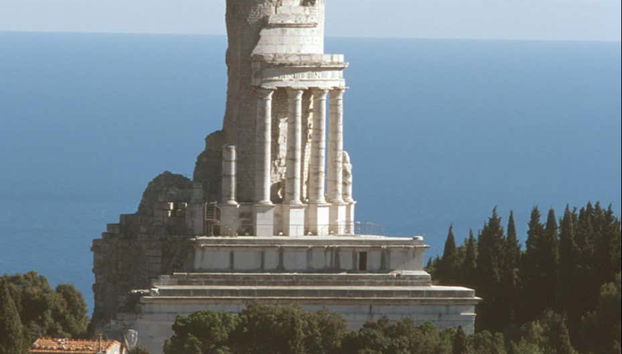 Entrada al Trofeo de Augusto - Foto 4, El Trofeo de Augusto fue erigido en el año 6 a.C.