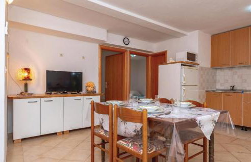 2 Bedroom Lovely Apartment In Osobljava - Foto 10