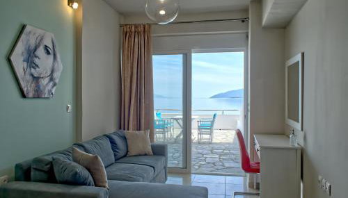 Epipleon Luxury Suites -101- Δωμάτιο 45τμ με βεράντα 30τμ μπροστά στη θάλασσα - Foto 2