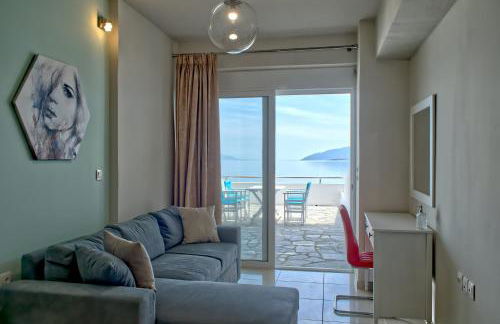 Epipleon Luxury Suites -101- Δωμάτιο 45τμ με βεράντα 30τμ μπροστά στη θάλασσα - Foto 2