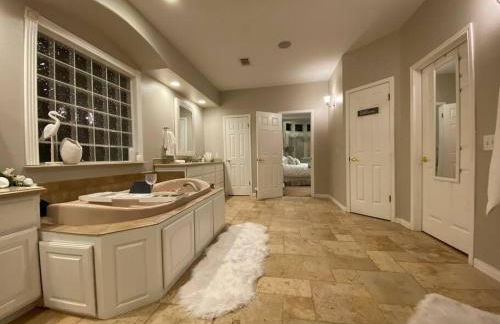 Luxury Lake House w/ Heated Pool & Multiple Spas - Foto 67