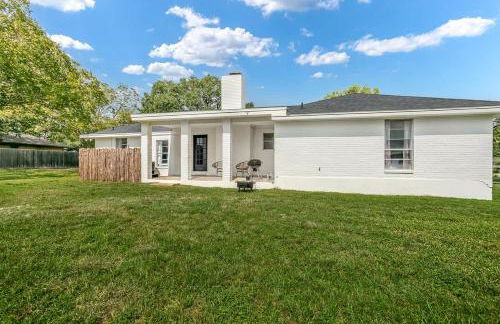 A Crystal Place Hot Tub 1 Blk off Main St! - Foto 4