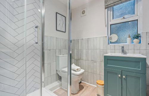 Chester Manor - 5 BR - Sleeps 10 - Free Parking - Foto 18