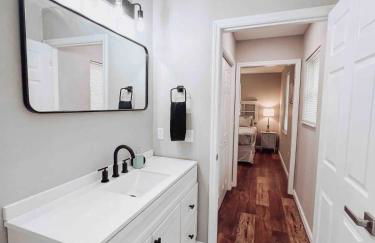 The Refuge on 5th - Pets , Patio & Firepit - Photo 34