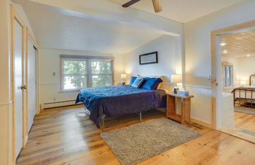 Waterfront Spirit Lake Vacation Rental with Dock! - Foto 14