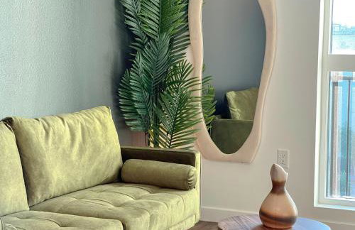 Modern Cosmopolitan APT Mid Hollywood with Free Parking 10mins to Universal Studios - Photo 24