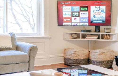 7BR Luxury Living 1st Floor Primary ABODEbucks - Foto 5