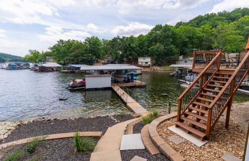 Charming Waterfront Cabin - Sleeps 10 - Photo 12