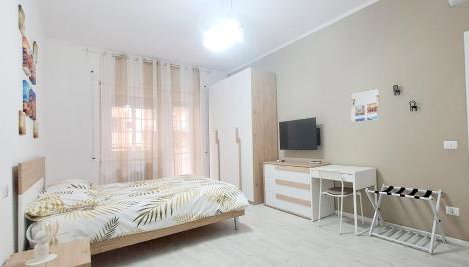 AMORES ROMA APARTMENT Family & Friends, 4min da Metro A & 15min per Centro - Foto 4, furniture, wardrobe