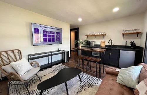 Stylish Top Floor 2 kings full bathroom with tub - Foto 13