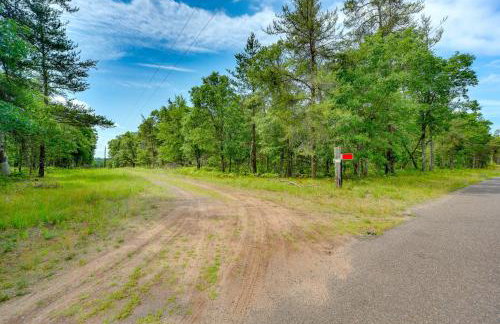 Pet-Friendly Waterfront Minong Cabin with Fire Pit - Foto 35