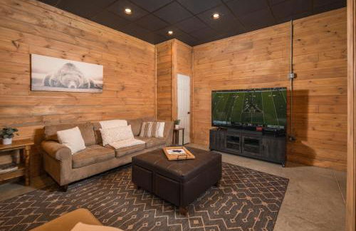 Cabin with amazing long-range mountain views, hot tub, fire pit, EV connection - Foto 44