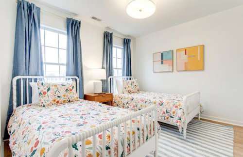 Stylish New 3BR 2.5BA Fire Pit Fence yard - Foto 2