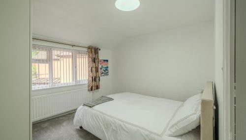 Modern 4-Bed Retreat in Prestwich, Perfect for Weekend Getaways - Foto 5