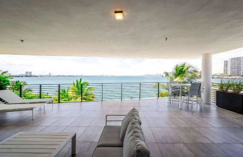 Bayview Villa by Rove Travel - Waterfront with Patio - Foto 26