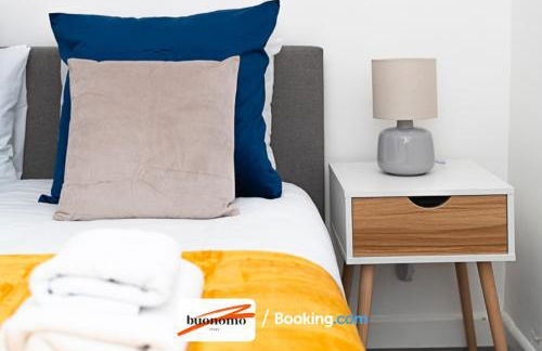 Three Bedroom Apartment At Buonomo Stays Short Lets & Serviced Accommodation With Netflix & Games - Foto 11