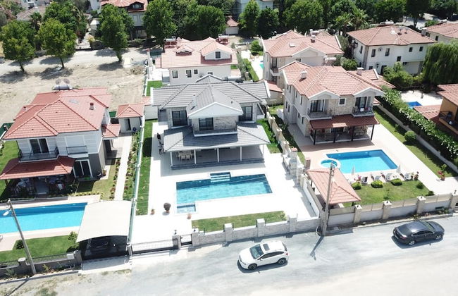 Stunning 4-bed Villa Grey 4 Bedrooms Private Pool - Photo 18