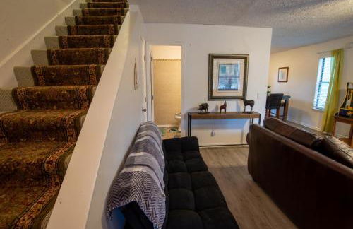 OceanView Oasis - Relax with Hot Tub, Breakfast, Fire Pit & Putting Green! - Foto 14