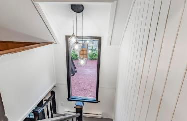 Italy Inspired Lakeview Chalet with Hot Tub - Foto 16