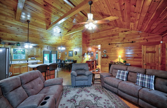 2 Bedroom Home in Ellijay! Private Hot Tub and Sunset Views - Foto 17