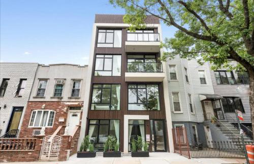 Sunny Oasis with WD I Central Air I Desk I Free Park - Foto 15