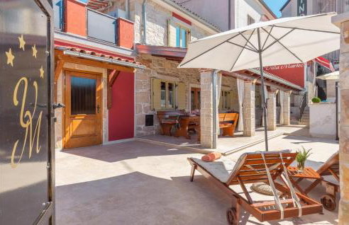 3 Bedroom Nice Home In Plovanija - Foto 12