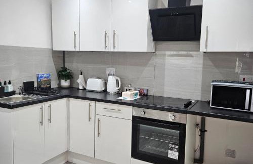 Modern 2-Bedroom Apartment Near Central London - Photo 3