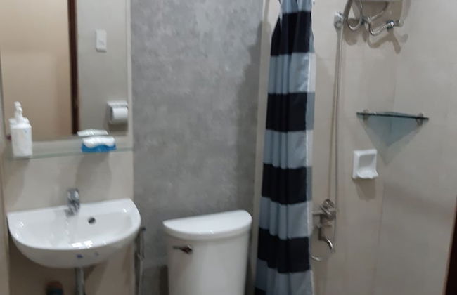 Restful 3BR Hillside Duplex - Foto 20