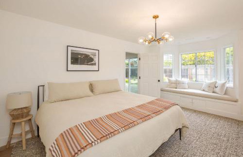 Seaside Home Modern Retreat with Breathtaking Views and Beachside Charm - Foto 15