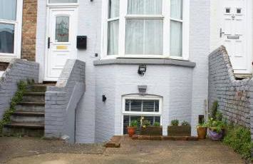 Spacious 4BR house, 2 en suites with garden & on-site parking - Foto 20
