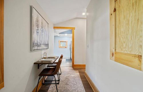 Cozy Home W/ King Bed & Lake access - Foto 13