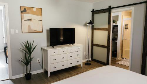 "The Homestead" UPSCALE STAY - Downtown with Yard - Foto 4