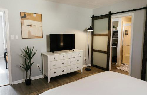 "The Homestead" UPSCALE STAY - Downtown with Yard - Foto 4