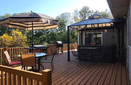 Lewis And Clark Hideaway SD side hot tub 2 min lake - Foto 2