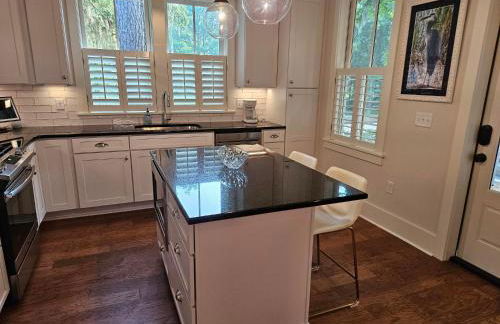 Low Country Cottage in Beautiful Habersham - Photo 10