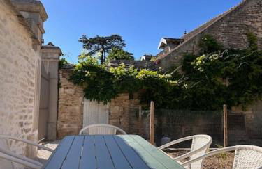 Au 8 à Meursault, Magnifique maison Bourguignonne au pied des vignes, jardin, places de parking privée - Foto 37