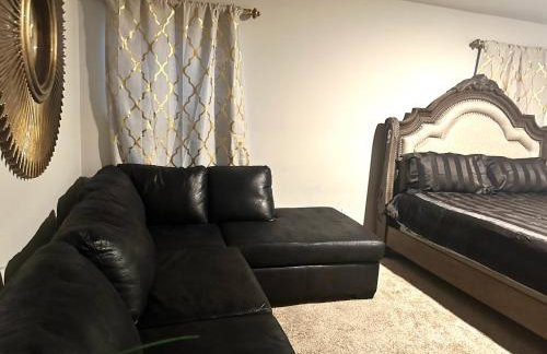 Exquisite 5 Bedroom Near Airport - Foto 15