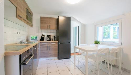 Tolstov Apartments - 3 Room Apartments with Garden - 20 Min Messe DUS & Airport DUS - Foto 4, stove, dishwasher, pet friendly, minibar