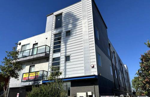 FuLLy LoAdeD ReSerVaTioN 3bed 2ba w Parking - Photo 32