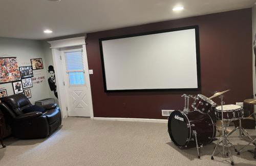 5BRwithBand&Piano setup Private Gym Theater&Entry at Cherry Hill - Foto 1