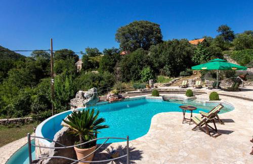 Authentic Dalmatian Hillside Escape With Pool, Sauna & BBQ - Photo 19