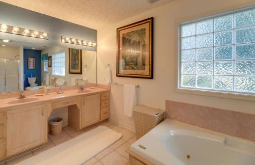 Pine Knoll Shores Getaway - Walk to Beach! - Foto 19