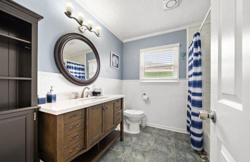 2nd Row Home Close to Beach - Foto 32