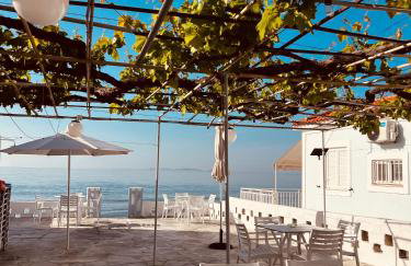 Alkisti's seaside apartments - Photo 1