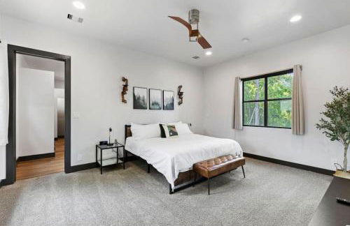 LUX Treehouse on Private Lake next to Lake Conroe with Game room, Paddleboards, Lake Views, and more! - Foto 21