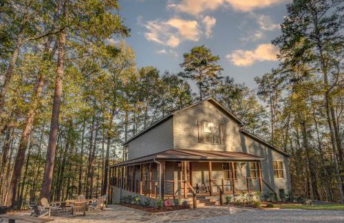 Waterfront Terry Home with 3 Decks and Hot Tub! - Foto 2