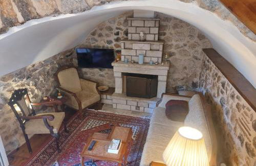 Andromahi Stone House - Photo 3